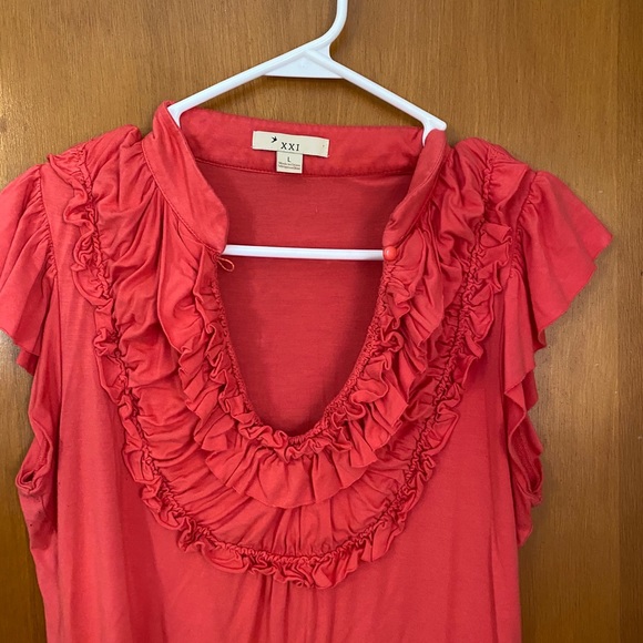 Large Ruffled Top - Picture 3 of 5